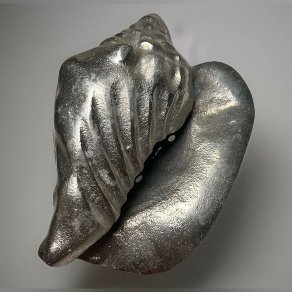 Vintage Solid Pewter Sea Shell Pair Conch Nautical Decor 5.5 in. Long Heavy - Picture 7 of 7